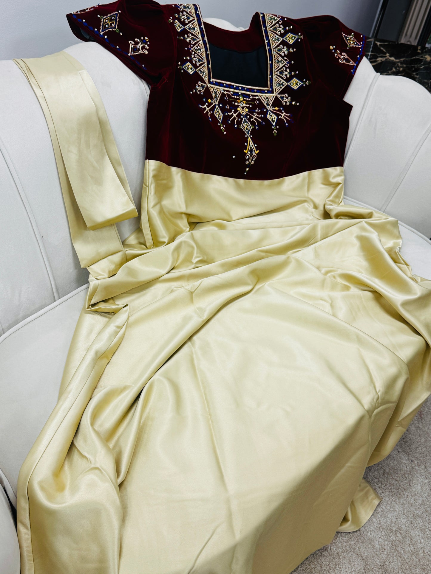 Robes brodées kabyle velours 