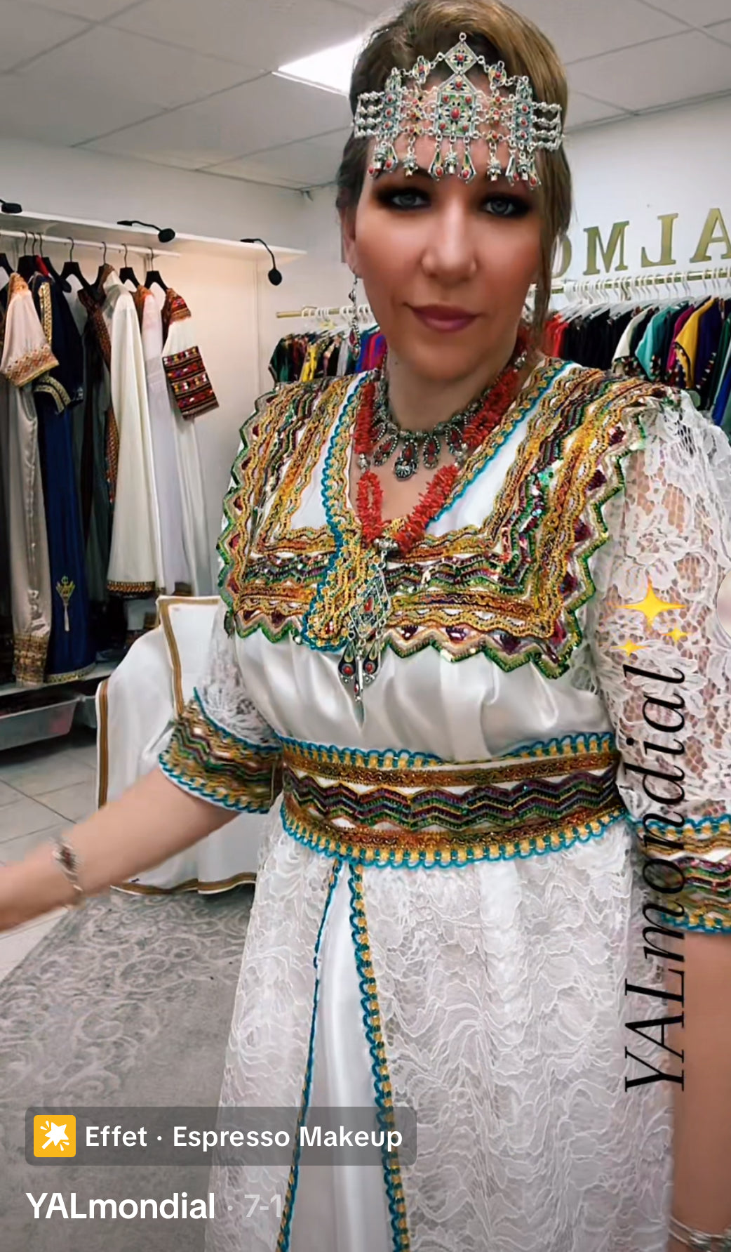 Robe kabyle blanche avec dentelle