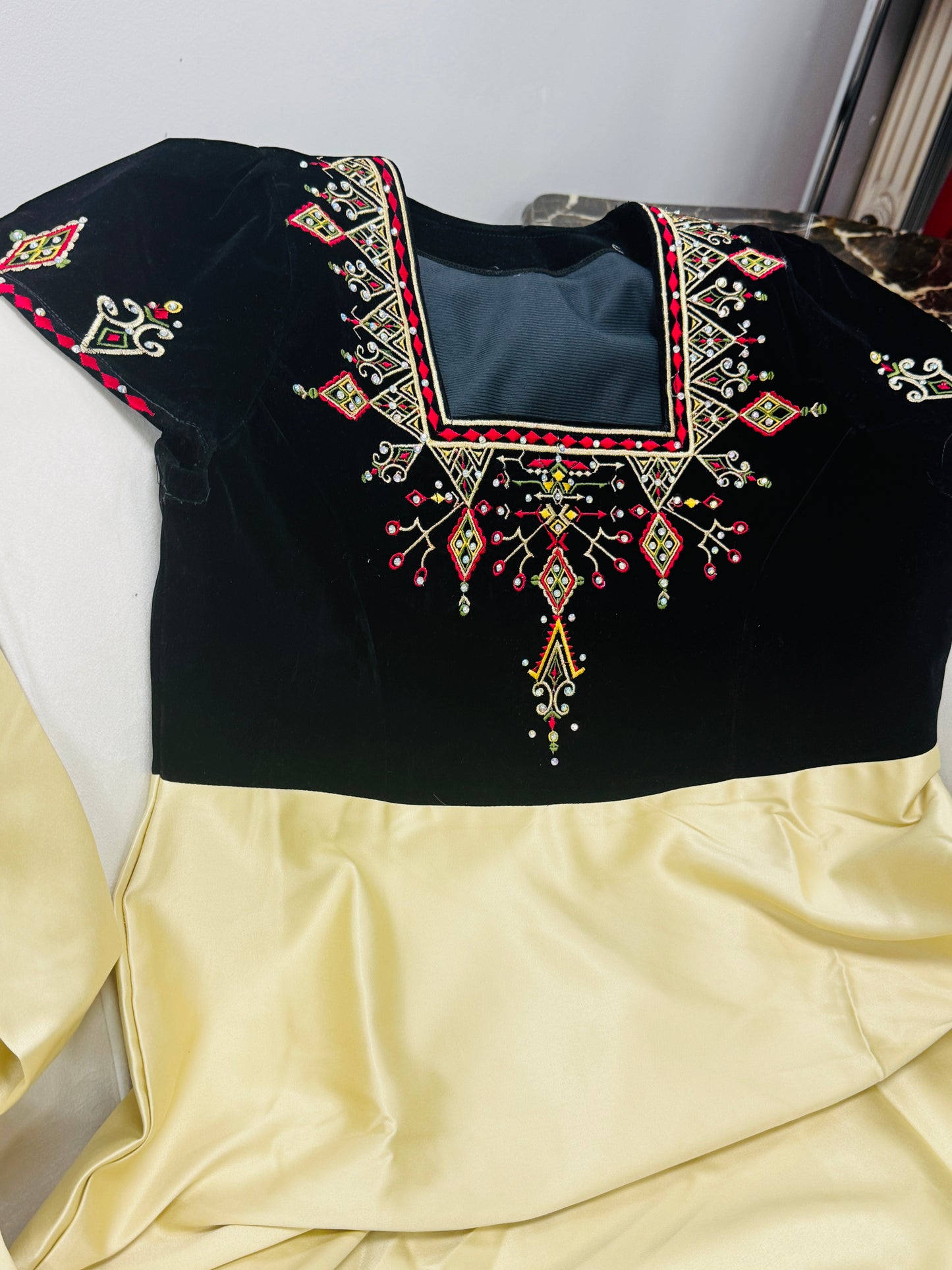 Robes brodées kabyle velours 