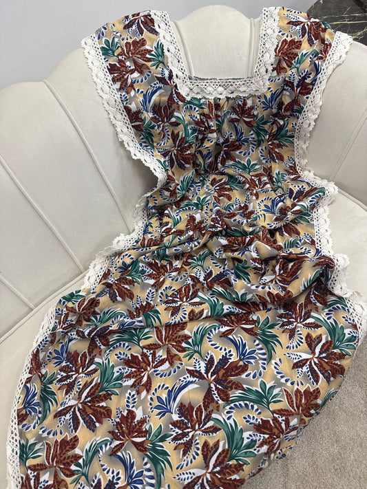 Robe maison avec dentelle
