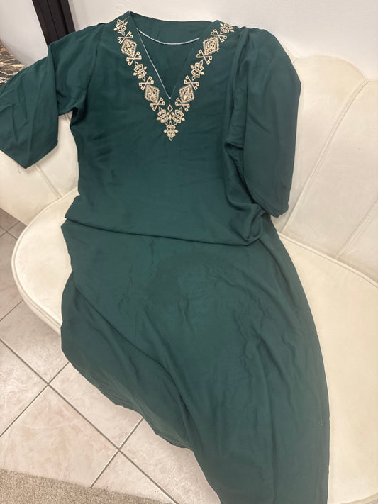 Robes brodées avec manche