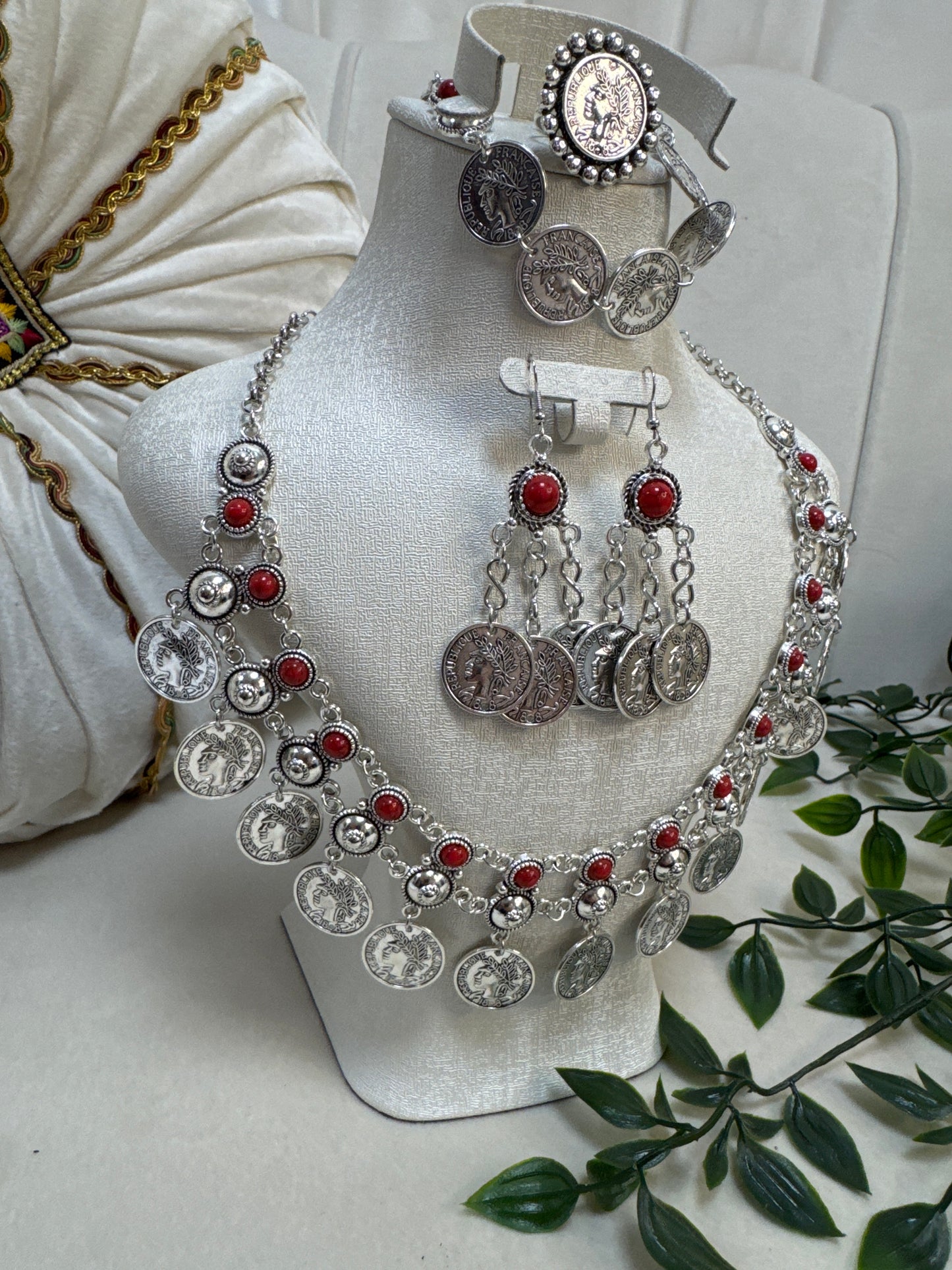 Parure, 4 pièces (K9)