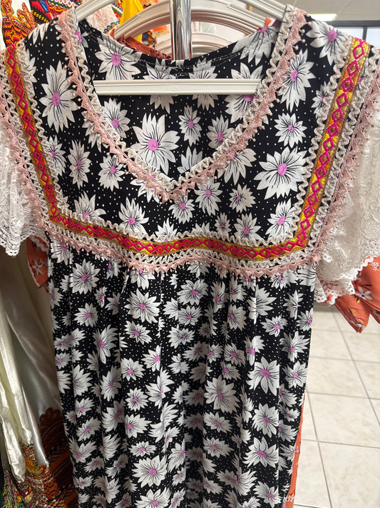 Robe maison manches dentelle