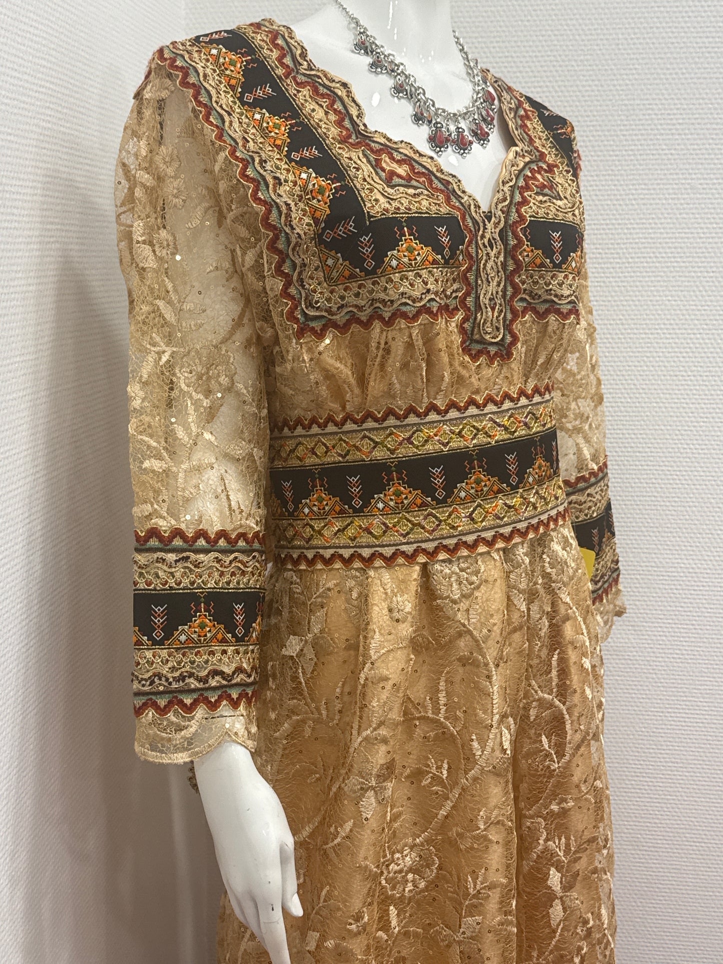 Robe Djamila