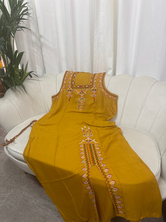 Robes longues brodées sans manches