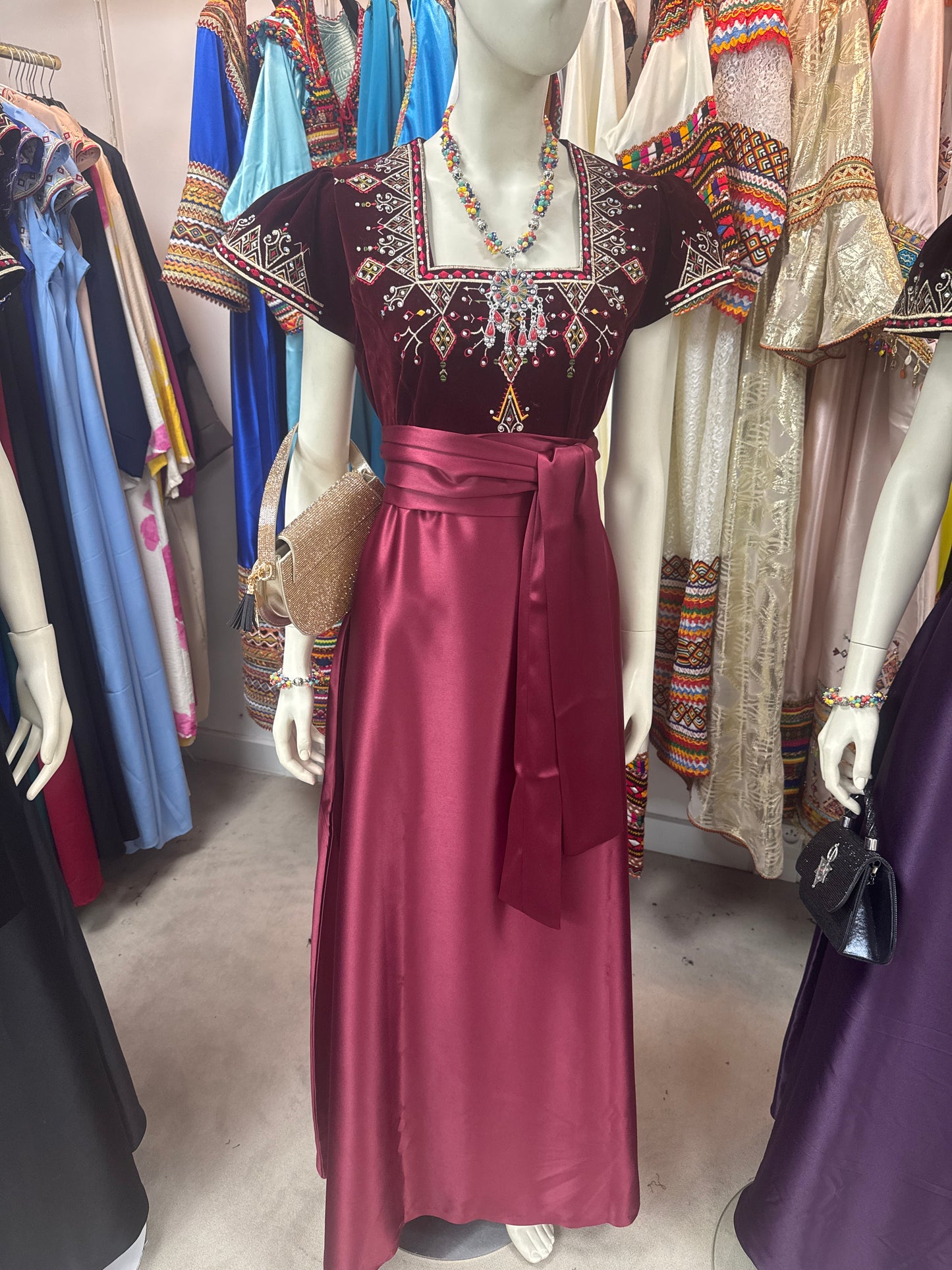 Robes brodées kabyle velours ￼