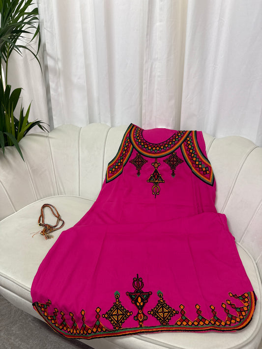 Robes midi brodées sans manches