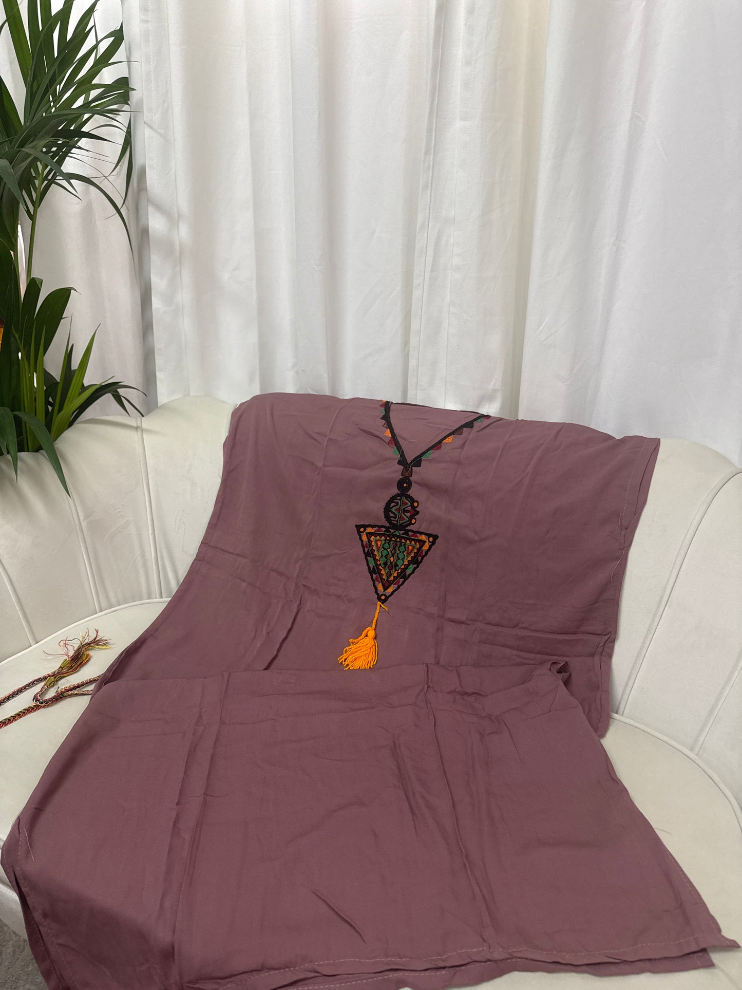 Robes berbères brodées