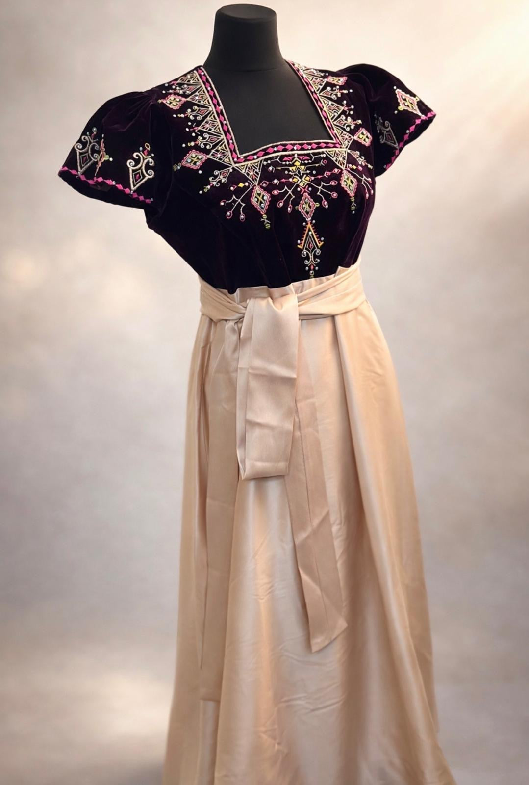 Robes brodées kabyle velours ￼