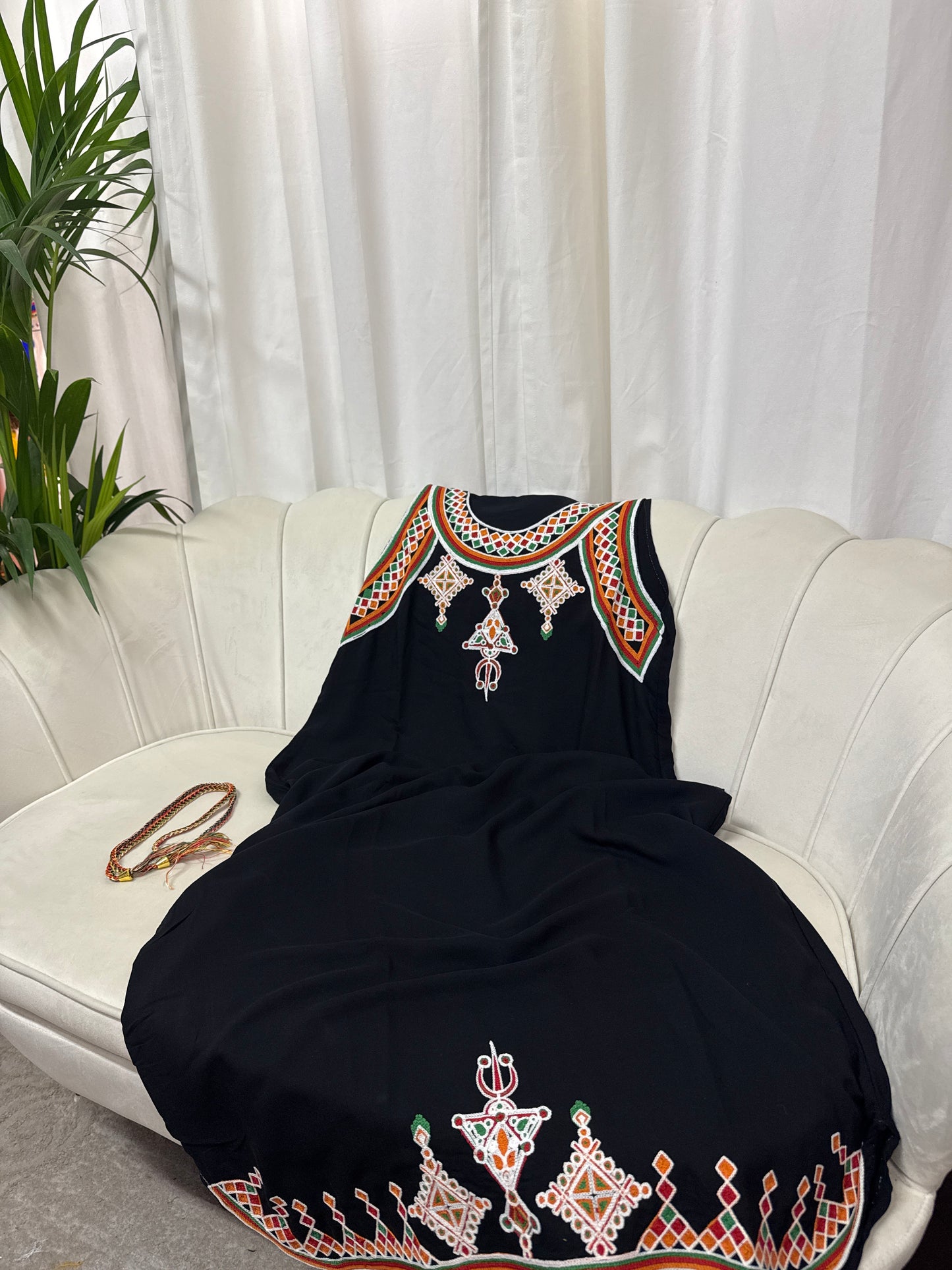 Robes longues brodées sans manches