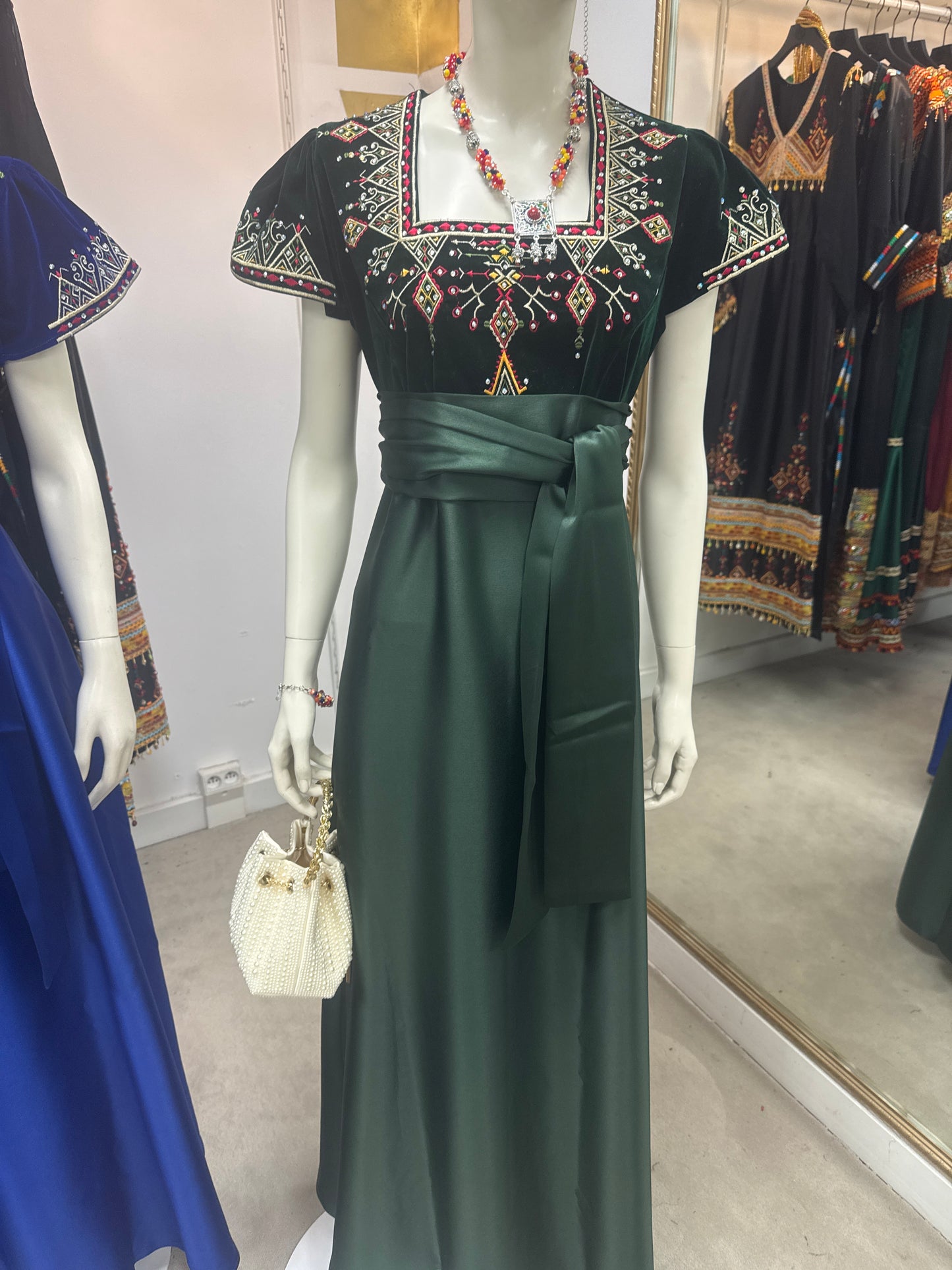Robes brodées kabyle velours ￼