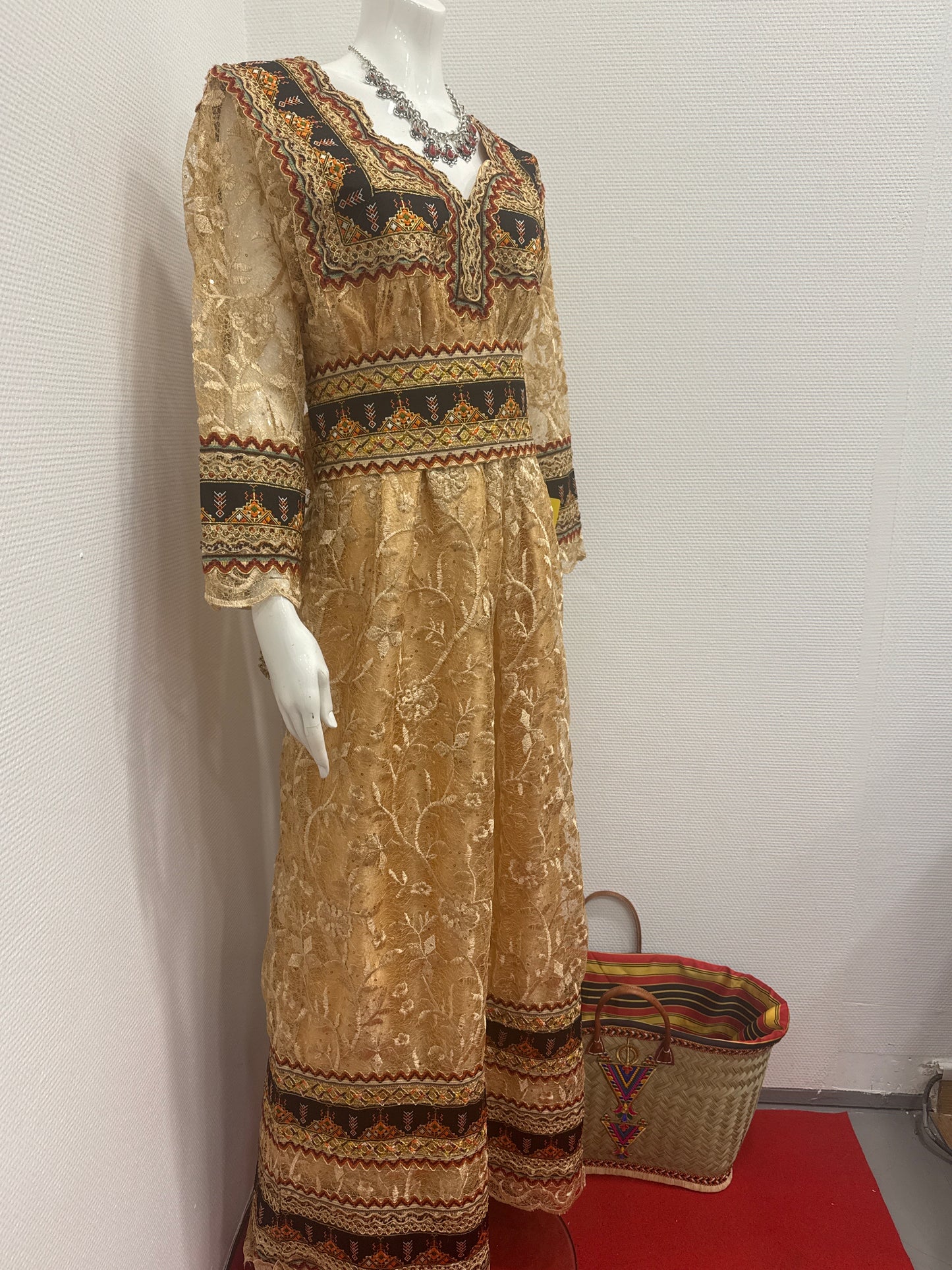 Robe Djamila