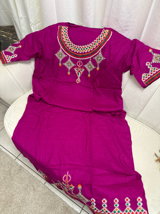 Robe brodé avec manche