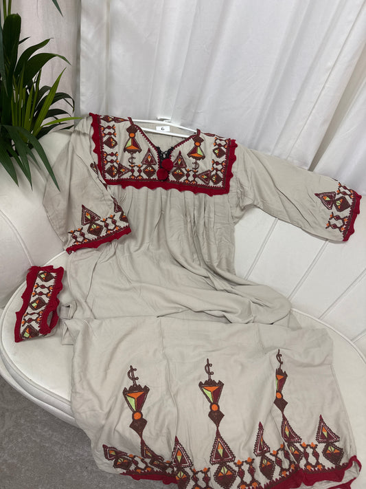 Robes longues brodé avec ceinture