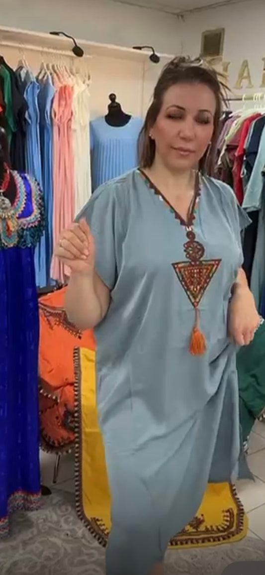 Robes berbères brodées